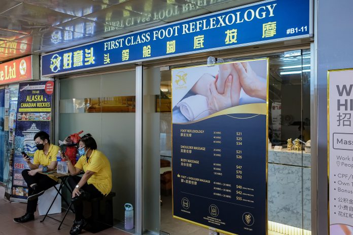Main entrance of Hao Yi Tou Foot Reflexology at Chinatown