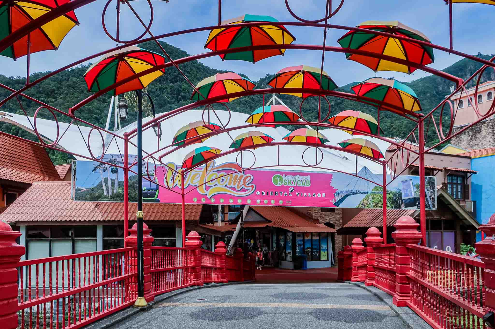 Top Things to do at Oriental Village Langkawi – Cable Car, SkyBridge, 3D Art Museum and more!